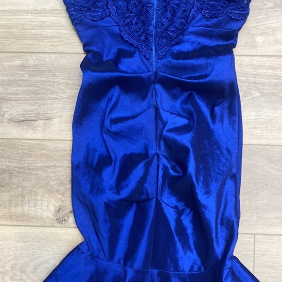 Xscape Mermaid Gown - Picture 11 of 16